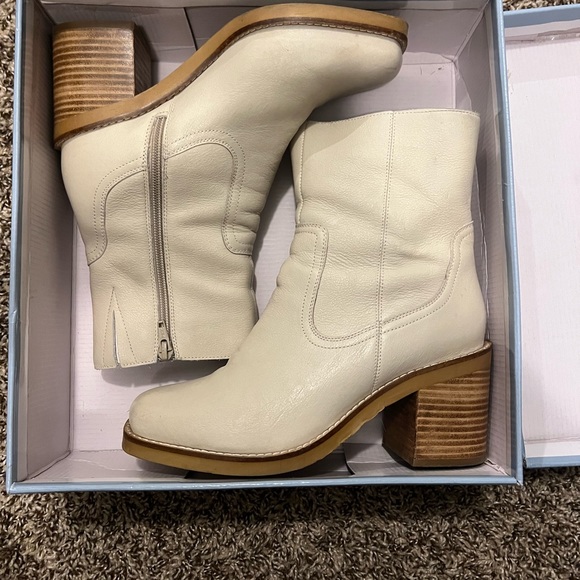 Turbulent Leather Boots - Picture 2 of 2